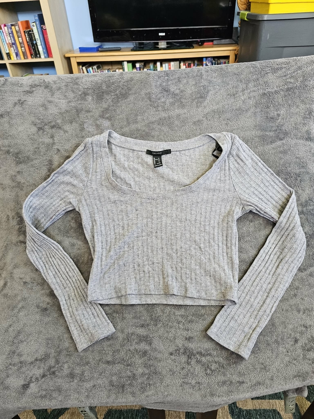 Forever 21 Gray Ribbed Scoop Neck Long Sleeve Crop Top